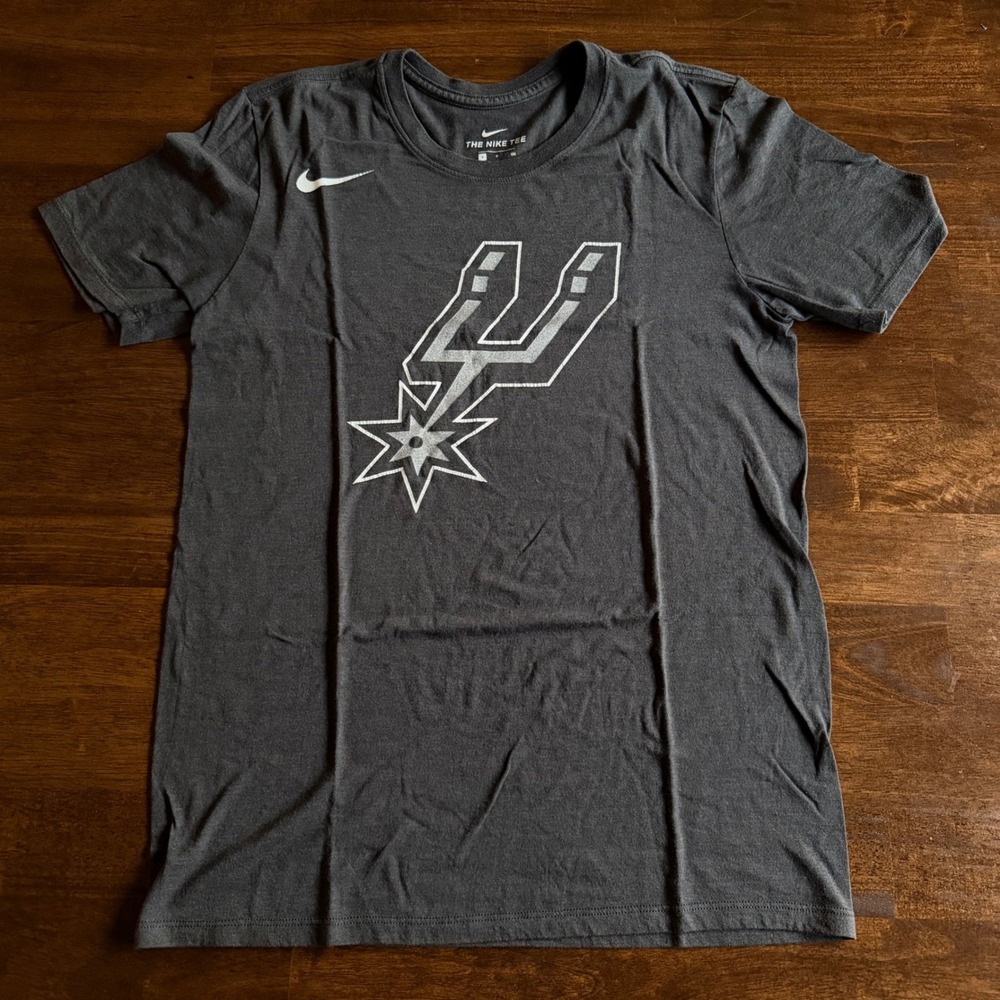 Nike San Antonio Spurs T-Shirt Mens Small Grey Graphic Tee NBA Basketball